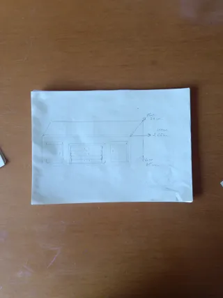 Bufet de madera marrón