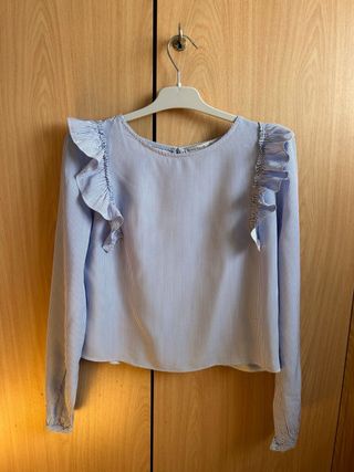Blusa con volantes rayas azules