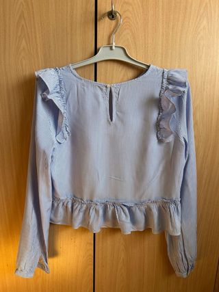 Blusa con volantes rayas azules