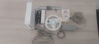 Nintendo Wii con mandos y volante