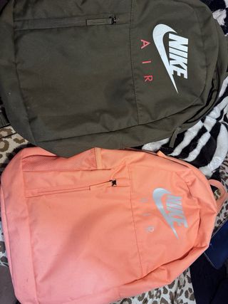 Mochila Nike Air Verde y rosa se venden separados