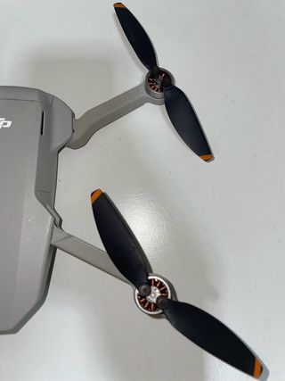 Dron DJI Mini 4K con Estuche y Accesorios