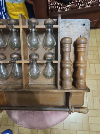 Antigüedad especiero madera y cristal