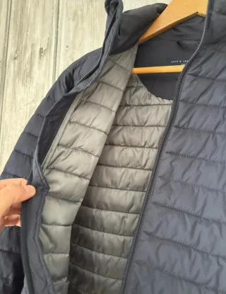 Cazadora de plumas azul de hombre