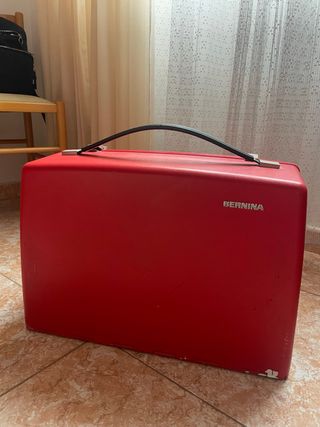 Máquina de Coser Bernina Roja