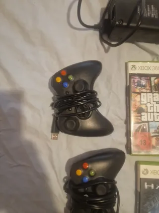 Lote Xbox 360: 2 mandos, 4 juegos y transformador