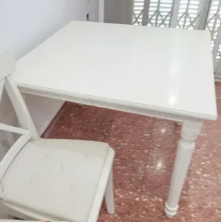 Tavolo da pranzo o cucina bianco