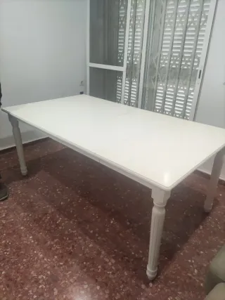 Tavolo da pranzo o cucina bianco