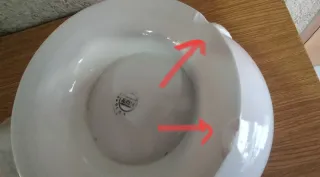 Sopera blanca con tapa. Antigua.