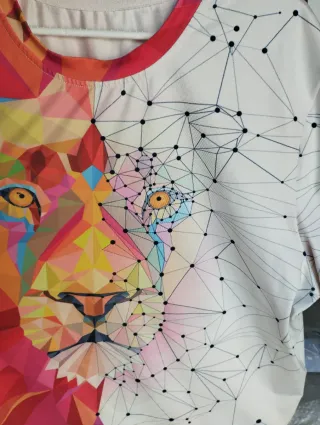 Camiseta Diseño León Abstracto Multicolor