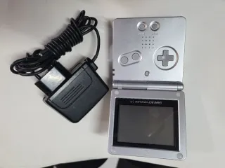Impecable Nintendo Game Boy Advance SP Plata