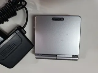 Impecable Nintendo Game Boy Advance SP Plata