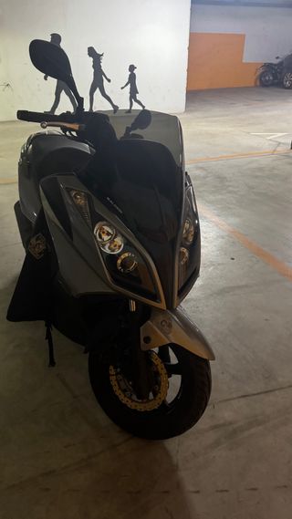 Kymco Super Dink 300i Maxi Scooter