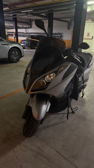Kymco Super Dink 300i Maxi Scooter