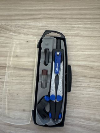 Compás Maped con accesorios