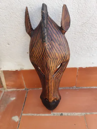 Máscara de madera cebra
