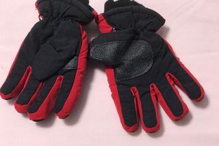 Guantes de Nieve Negros y Rojos