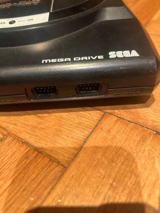 Consola Sega Mega Drive (consola y 2 mandos)