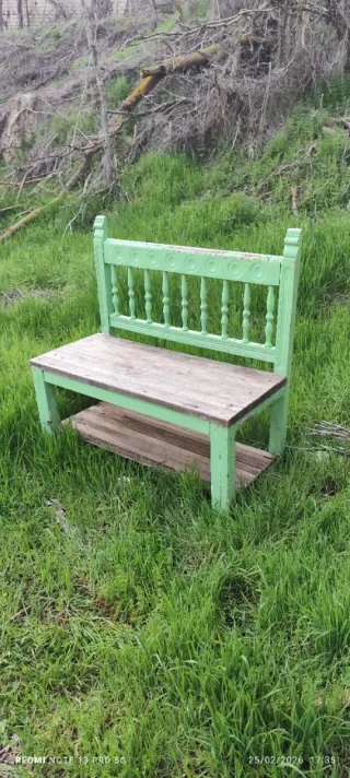 Banco rústico madera y metal verde