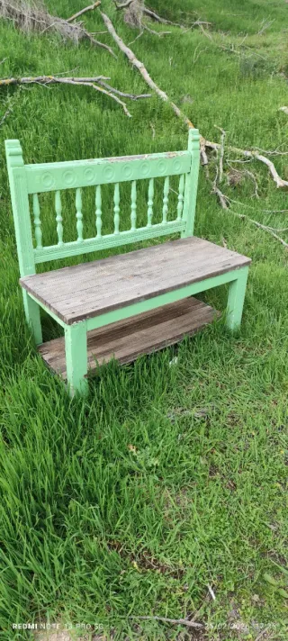 Banco rústico madera y metal verde