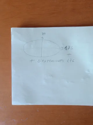 Mesa de comedor de madera sin sillas