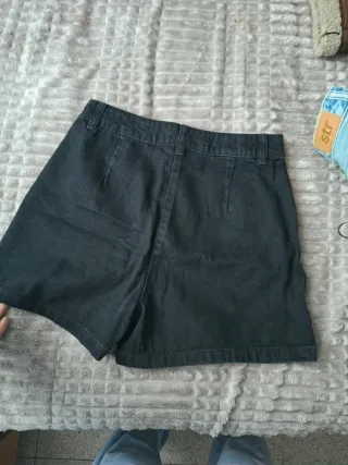 Shorts negros nuevos sin estrenar