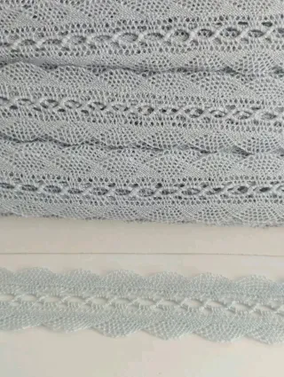 Entredos de encaje de bolillos celeste