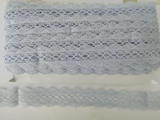 Entredos de encaje de bolillos celeste