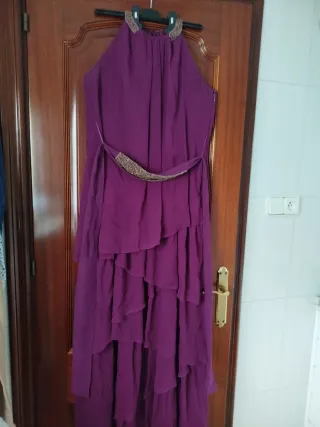 Vestido fiesta morado con volantes