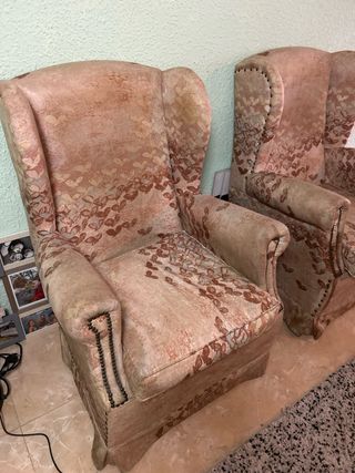 Pareja de sillones orejeros clásicos