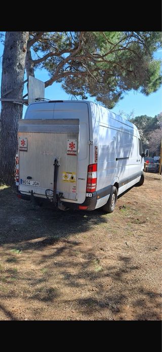 Furgoneta Isotermica Plataforma elevadora