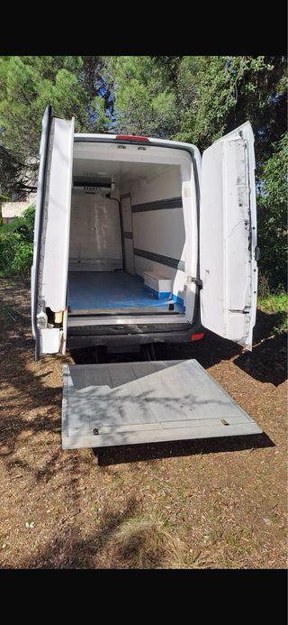 Furgoneta Isotermica Plataforma elevadora