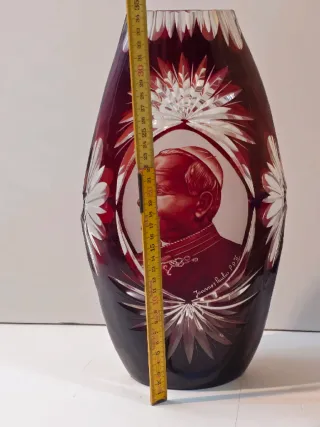 Jarrón de cristal tallado con retrato