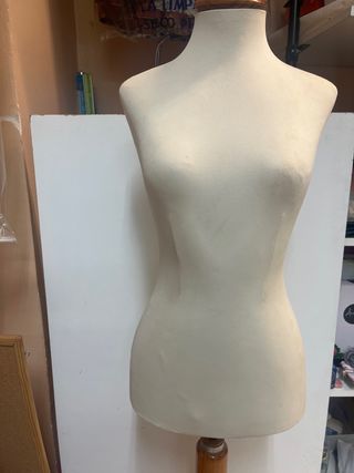ALQUILER Maniquí Adulta (Color Crudo).