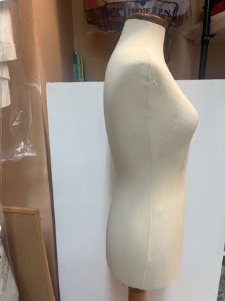 ALQUILER Maniquí Adulta (Color Crudo).