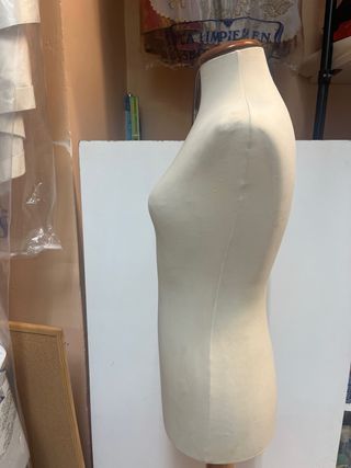 ALQUILER Maniquí Adulta (Color Crudo).
