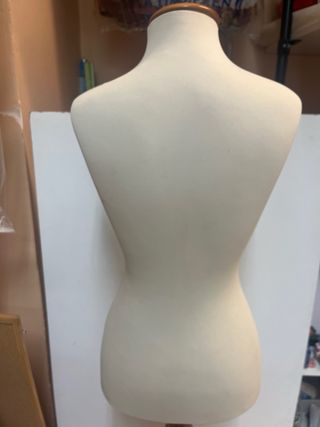 ALQUILER Maniquí Adulta (Color Crudo).