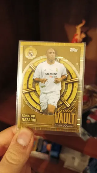 Carta Fútbol Ronaldo Nazario Gold Vault Topps