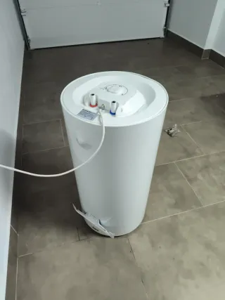 Termo eléctrico Ariston Lydos R 100L