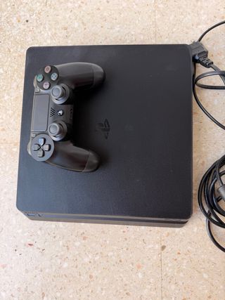 PS4 (PlayStation 4) Negra 1 TB+ Mando y Cables