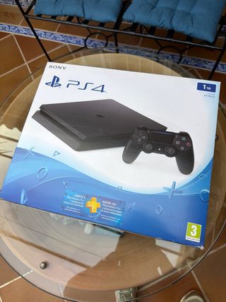 PS4 (PlayStation 4) Negra 1 TB+ Mando y Cables