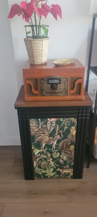 Máquina de coser de madera y cuero