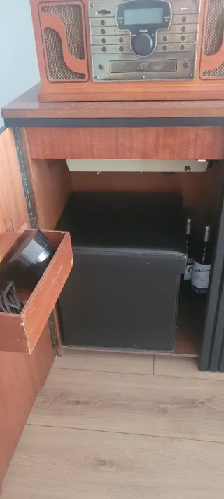 Máquina de coser de madera y cuero