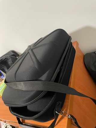 Mochila para gorras negra y verde