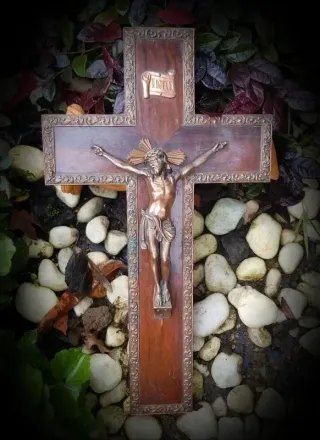 Crucifijo antiguo madera y cobre