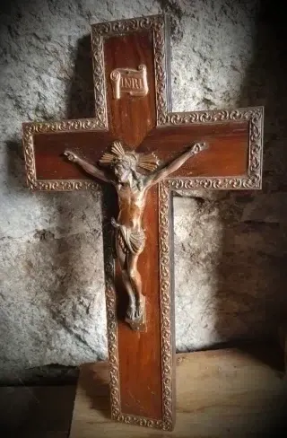 Crucifijo antiguo madera y cobre