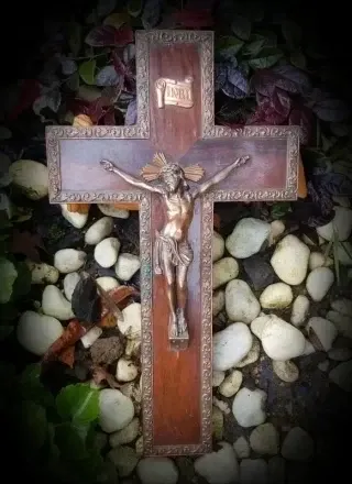 Crucifijo antiguo madera y cobre