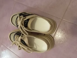 Scarpe ciabatta beige e nere