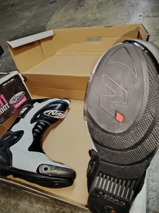 Botas de Moto Nitro Blancas y Negras