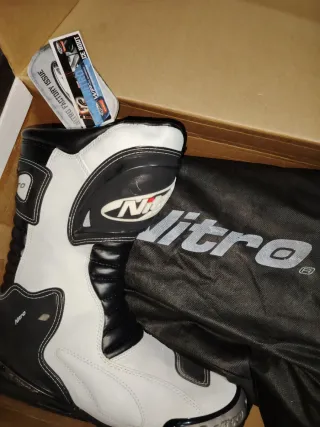 Botas de Moto Nitro Blancas y Negras